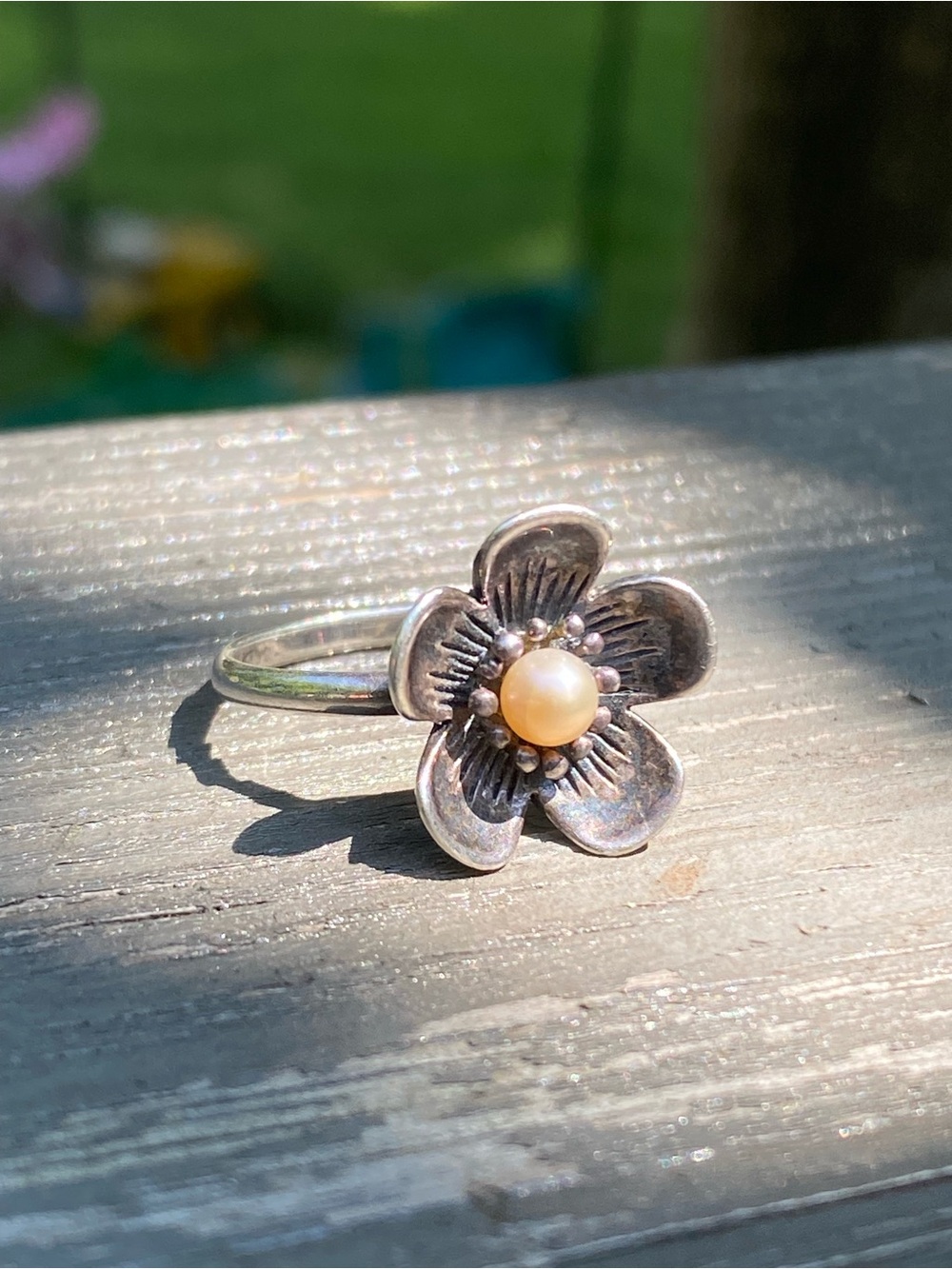 Sterling Silver Floral Ring with White Central Pearl Petunia Pansy Daisy 🌼 - Picture 8 of 14